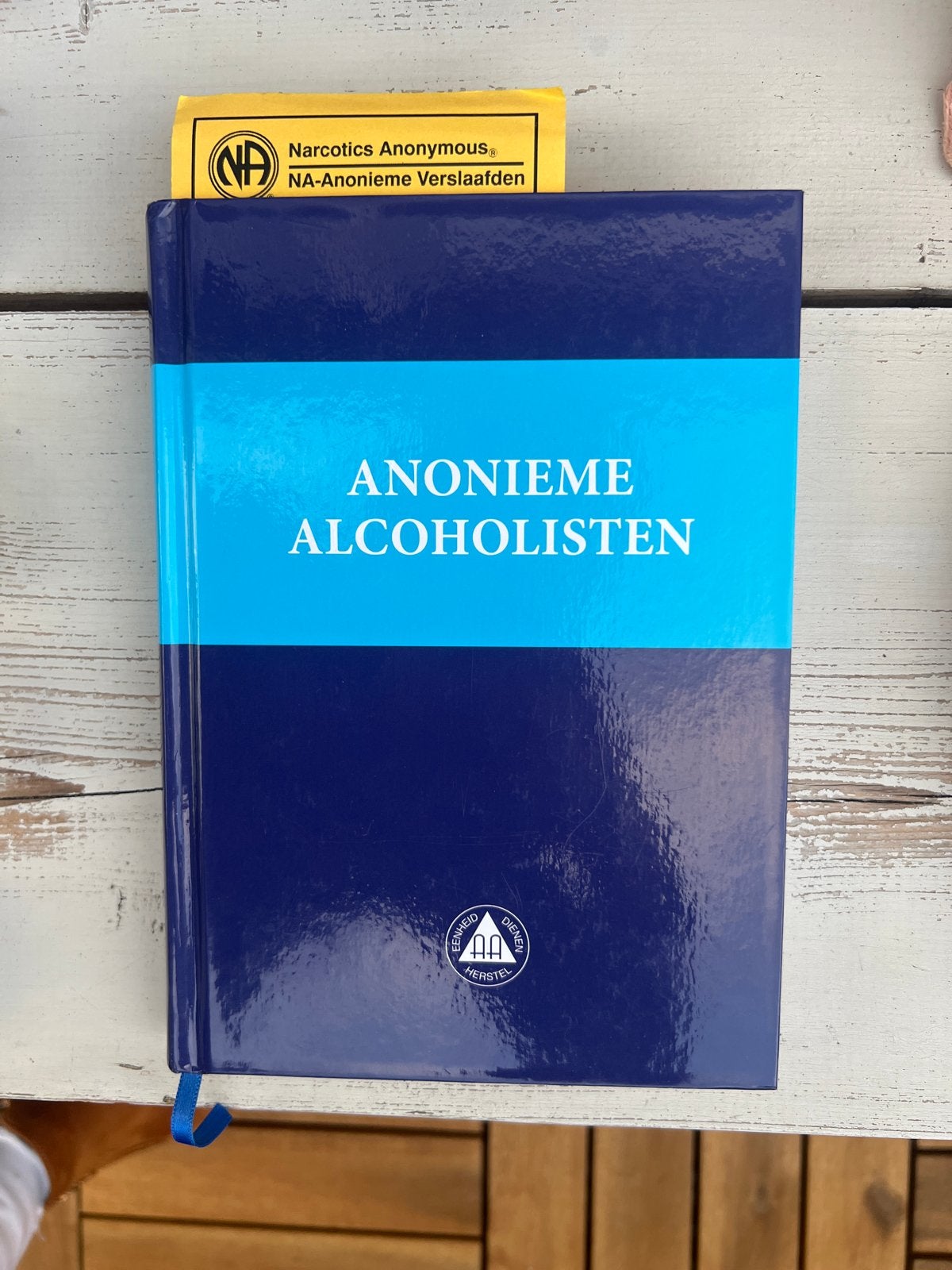 Anonieme Alcoholisten (AA) en Anonieme Verslaafden (NA) Boek, Ophalen of Verzenden, Zo goed als nieuw, Spiritualiteit algemeen