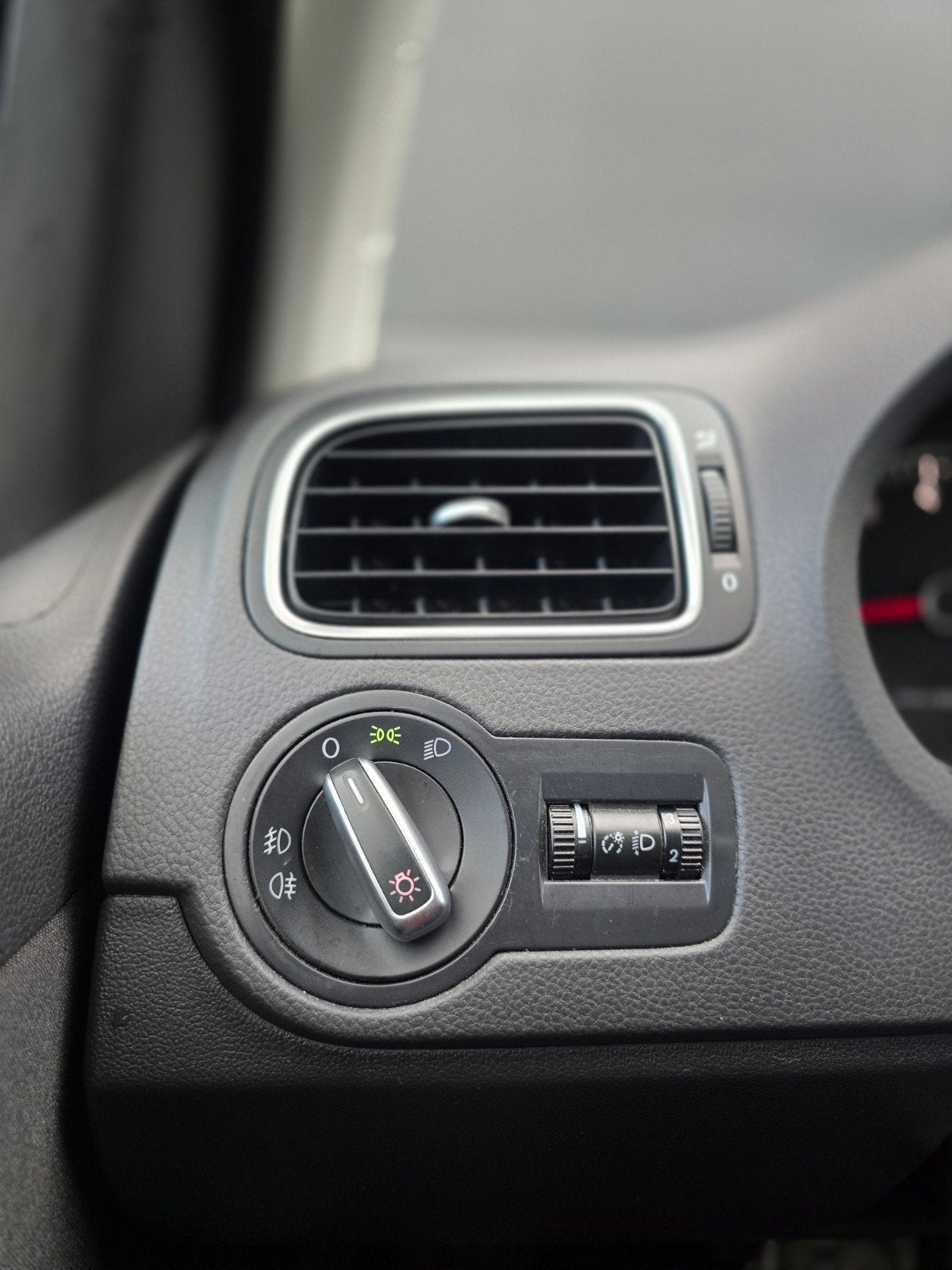 Foto 15 van Volkswagen Polo 1.2 | P.sensoren | Cruise | Nw Apk | StoelVw