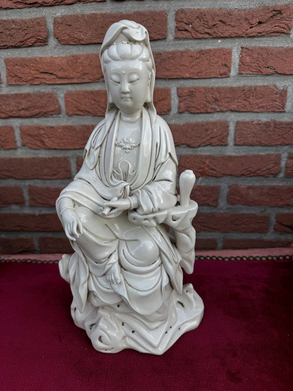 Prachtig wit porseleinen beeld van Guanyin, 36 cm, Wit, Steen/keramiek, Gesigneerd, Ophalen of Verzenden