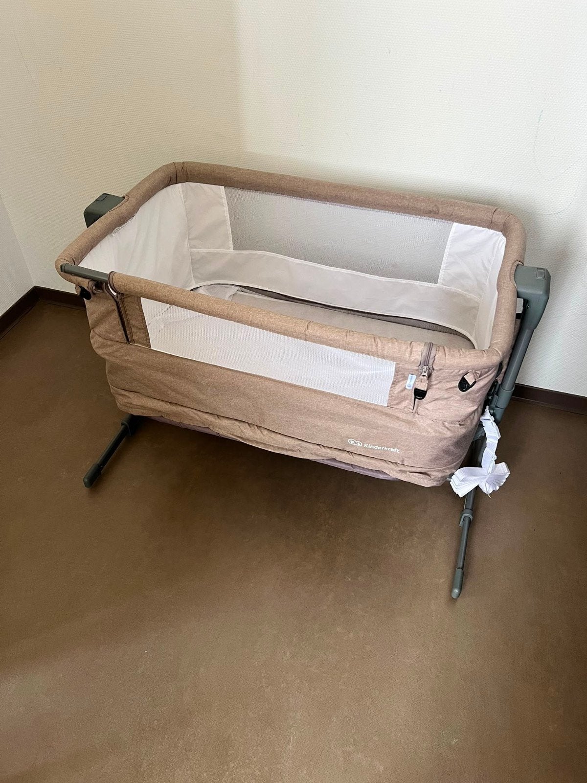 Neste Grow Co Sleeper, Kinderen en Baby's, Babywiegjes en Ledikanten, Ophalen, Zo goed als nieuw, Wieg