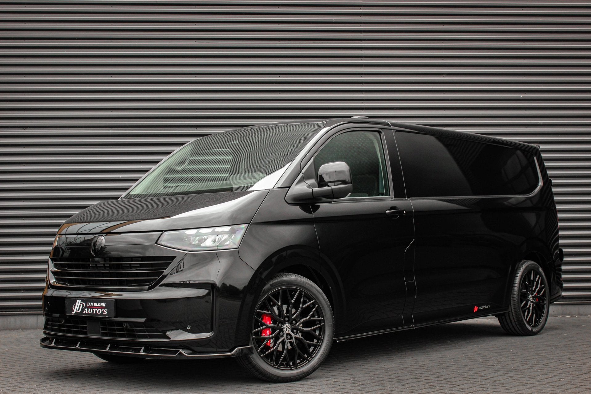 Volkswagen E-Transporter 34 L2H1 64kWh 218PK / JB- EDITON /, Auto's, Automaat, Achterwielaandrijving, Zwart, Zwart