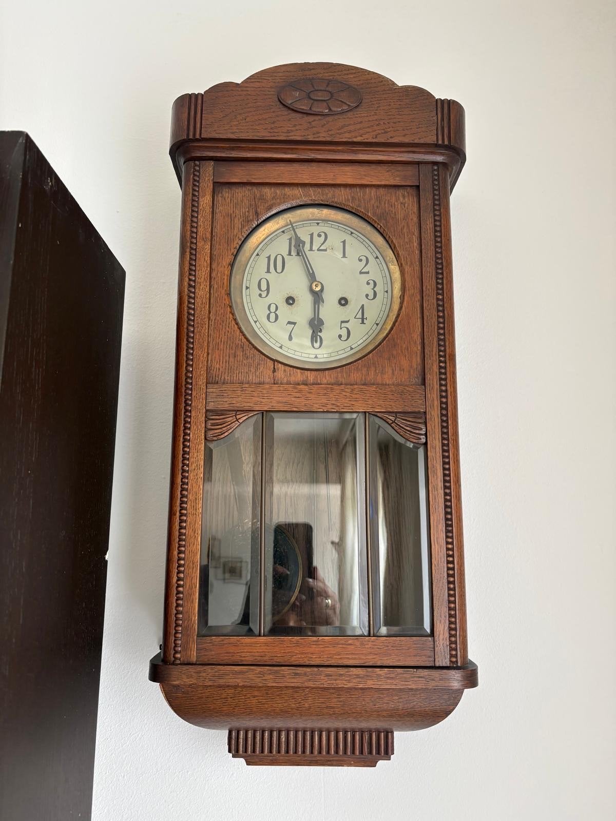 Antieke houten wandklok in uitstekende staat, Antiek en Kunst, Ophalen of Verzenden