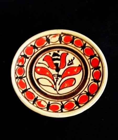 Vintage Korond Wandbordje (Ø 13,5 cm) – Handgeschilderd (113, Ophalen, Zo goed als nieuw, Steen/keramiek, Wandbord of Wandpaneel