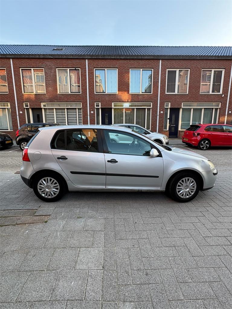 Golf 5 1.4 2004 Grijs, Auto's, Volkswagen, Golf, Benzine, Hatchback, Handgeschakeld, Geïmporteerd, Zilver of Grijs, Ophalen