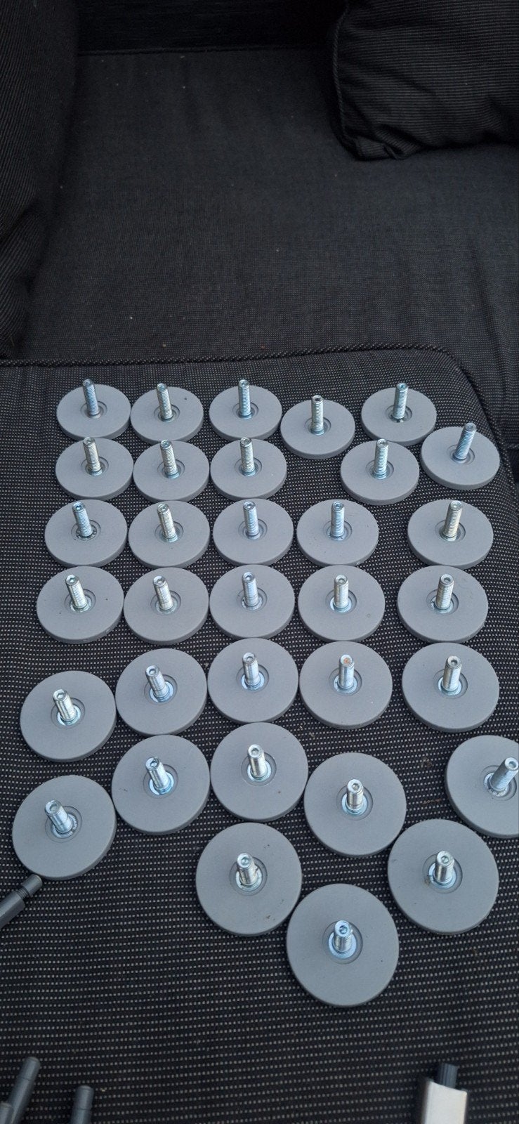 Set van 33 meubelglijders met schroefbevestiging, Ophalen of Verzenden, Gebruikt, Grijs, Metaal