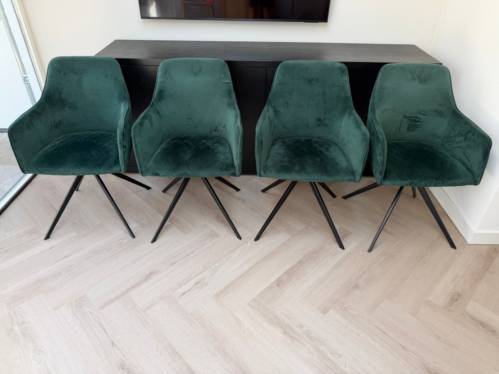 Eetkamer stoelen Dan form, Overige kleuren, Ophalen of Verzenden, Zo goed als nieuw, Vier