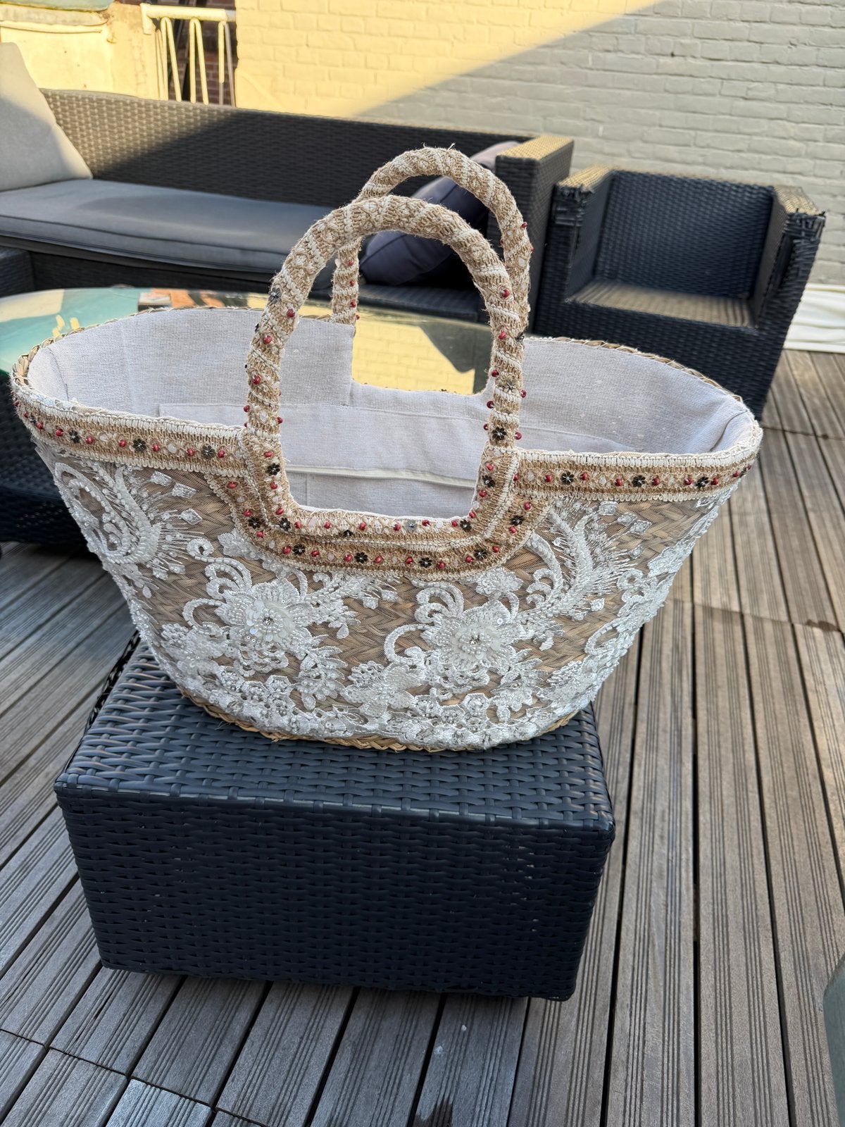 Stijlvolle rieten shopper met kant en kralen, Sieraden, Tassen en Uiterlijk, Tassen | Damestassen, Ophalen of Verzenden, Zo goed als nieuw