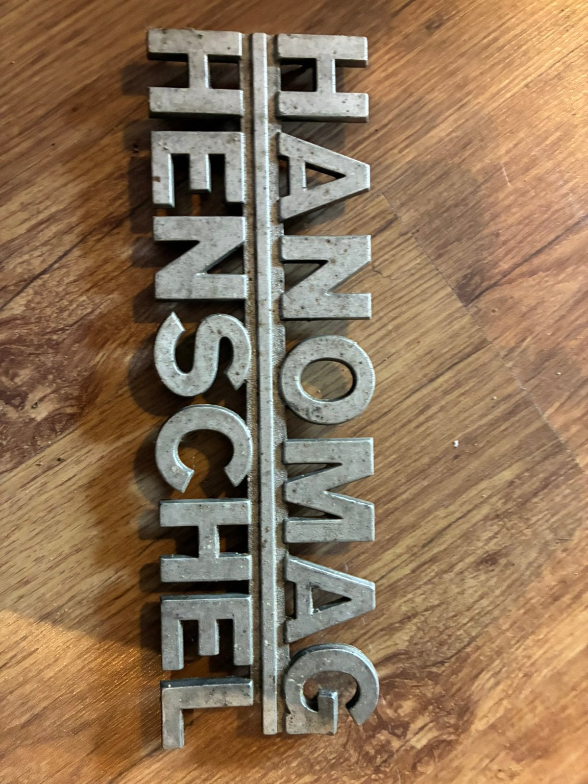 Zeldzaam Hanomag Henschel embleem - Oldtimer onderdelen, Auto-onderdelen, Overige Auto-onderdelen, Ophalen of Verzenden, Gebruikt