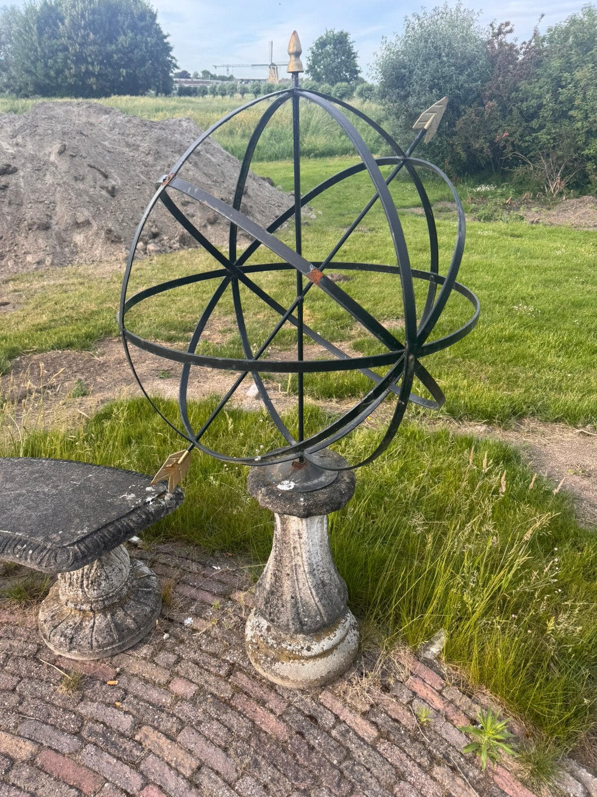 Zonnewijzer + stenen brocante tuinbank, Ophalen