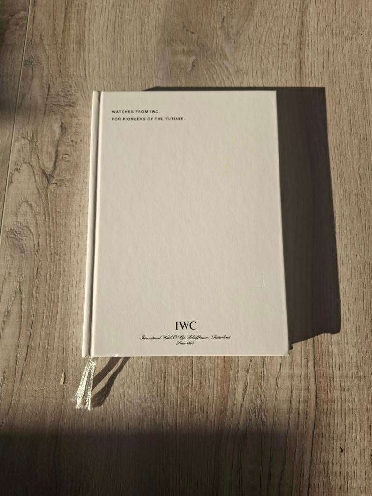 IWC Horloges Catalogus - Voor Pioniers van de Toekomst, Boeken, Ophalen of Verzenden, Gelezen, IWC Schaffhausen, Catalogus