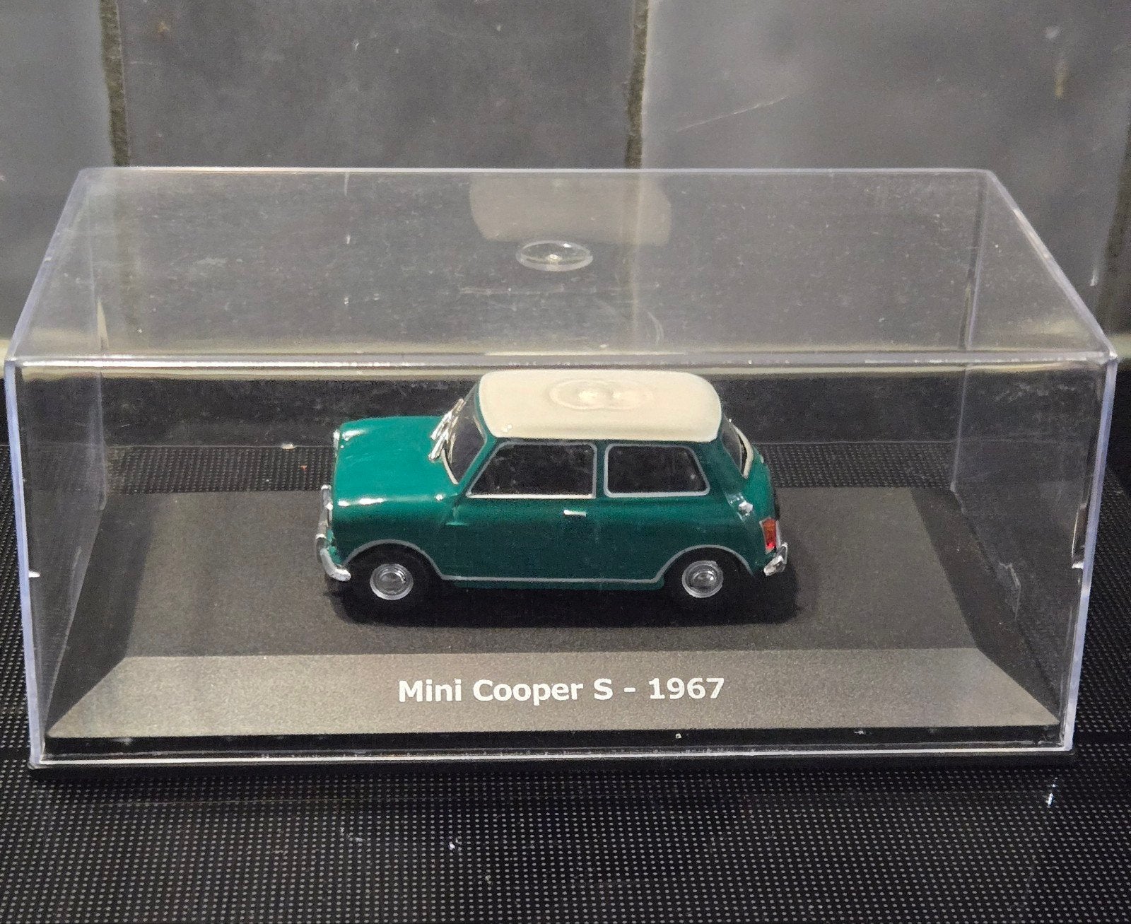 Mini Cooper S 1967 - Groen - Schaal 1:43, Ophalen of Verzenden, Zo goed als nieuw, Auto, Overige merken