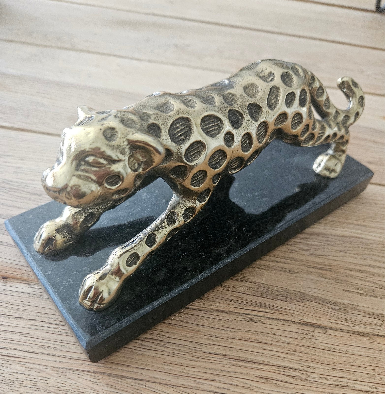 Goudkleurige Panter op Marmeren Voet - Decoratiebeeld, Ophalen of Verzenden, Zo goed als nieuw, Goud, Metaal