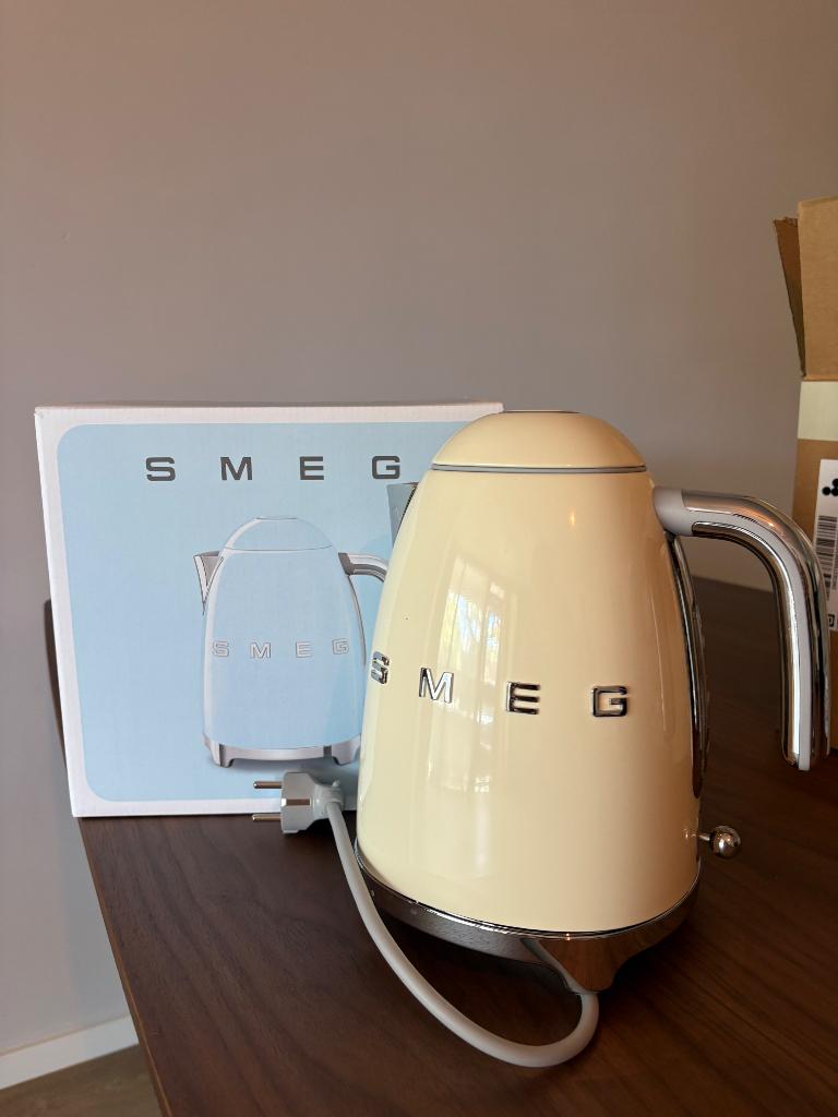 SMEG beige waterkoker, 1 tot 2 liter, Ophalen, Zo goed als nieuw