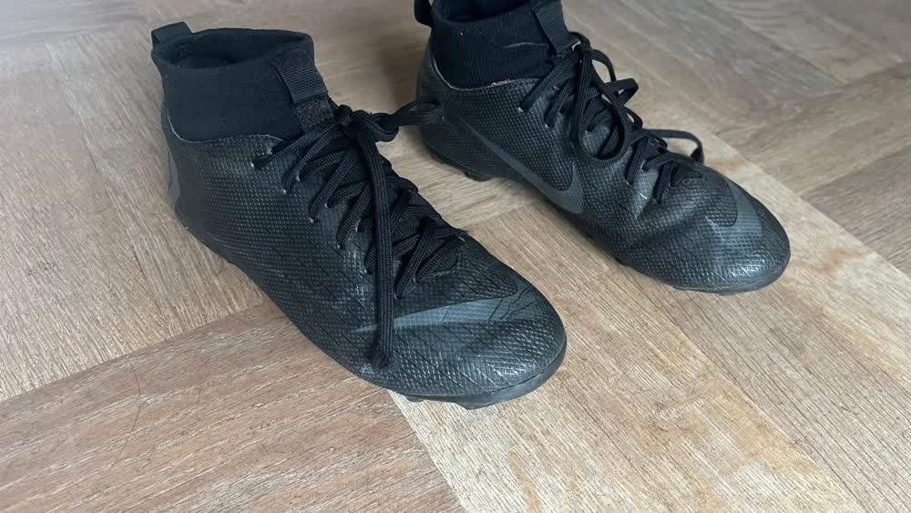 Nike voetbalschoenen zwart maat 32, Ophalen, Gebruikt, Maat XS of kleiner, Schoenen