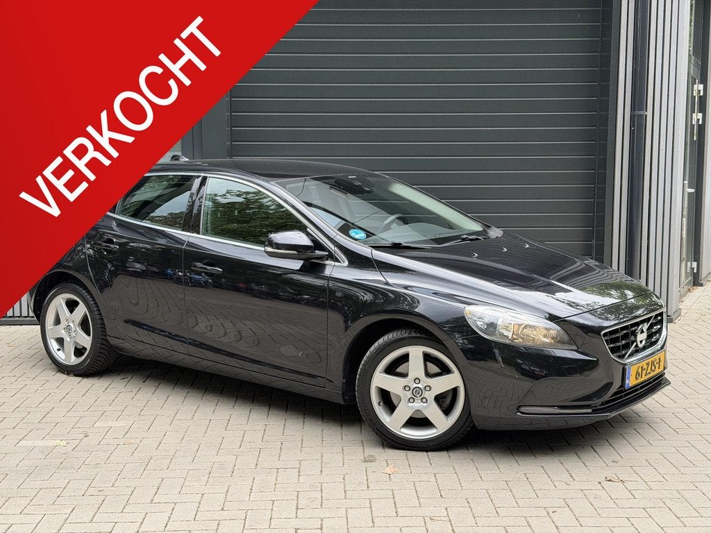 Volvo V40 1.6 T4 Momentum, Auto's, Volvo, Gebruikt, 4 cilinders, Leder en Stof, Zwart