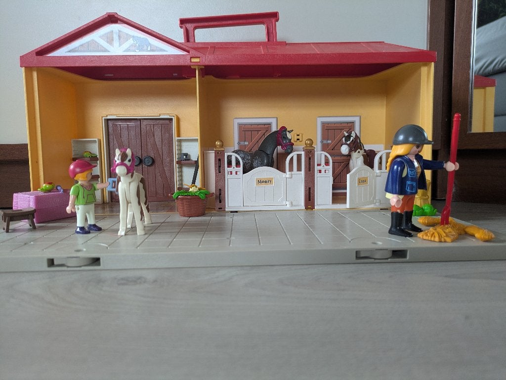 Playmobil meeneem paardenstal, Ophalen