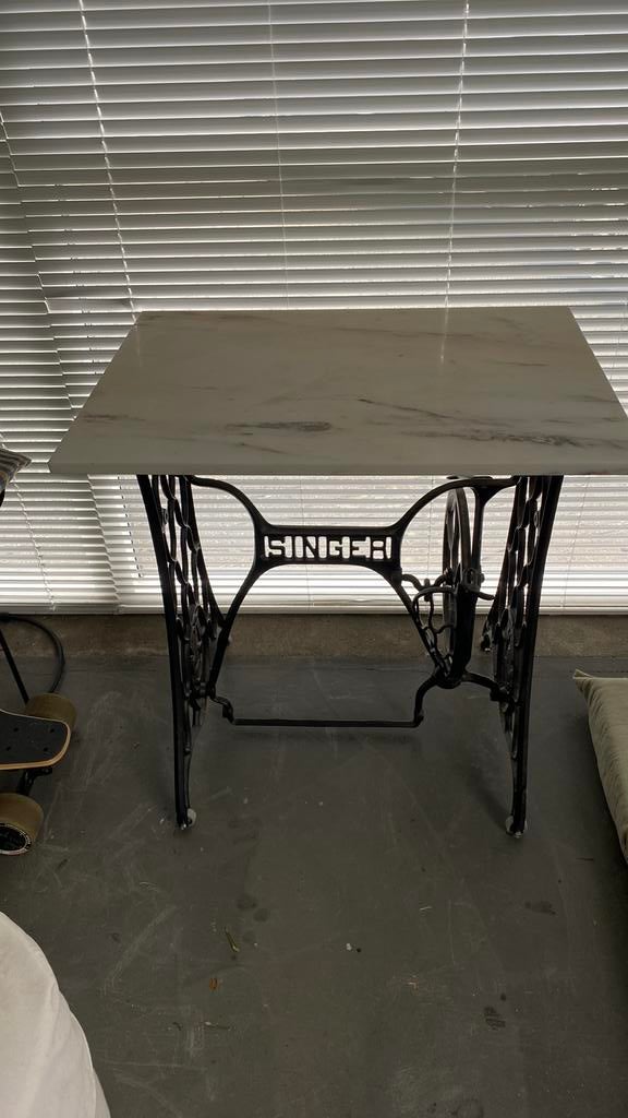 Antieke naaimachinetafel met marmeren blad, Ophalen
