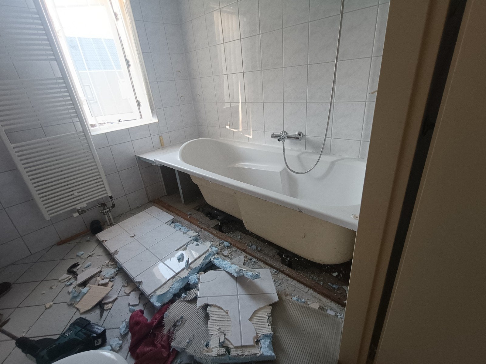 GRATIS badkuip (Nieuw Dordrecht, Doe-het-zelf en Verbouw, Sanitair, Ophalen, Bad