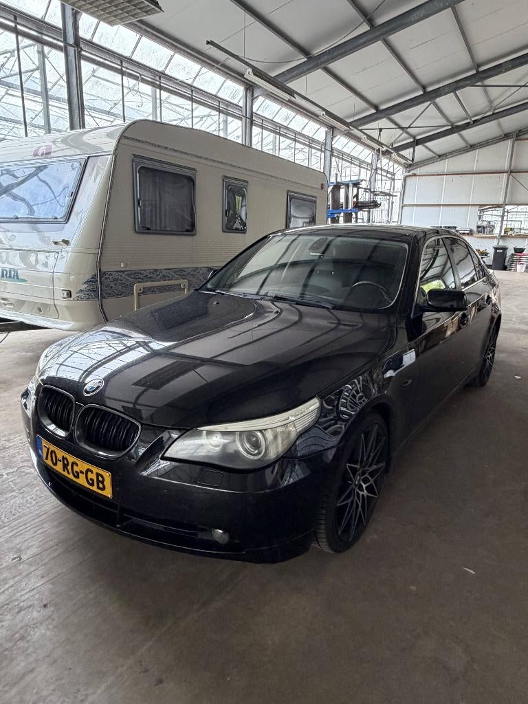 BMW 5-Serie 3.0 I 530 AUT 2005 Zwart, Automaat, Achterwielaandrijving, Zwart, 2000 kg