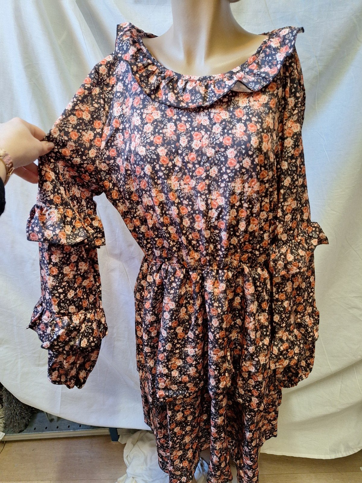 Mooie jurk bloemen, Kleding | Dames, Zwart, Maat 42/44 (L), Ophalen of Verzenden, Zo goed als nieuw
