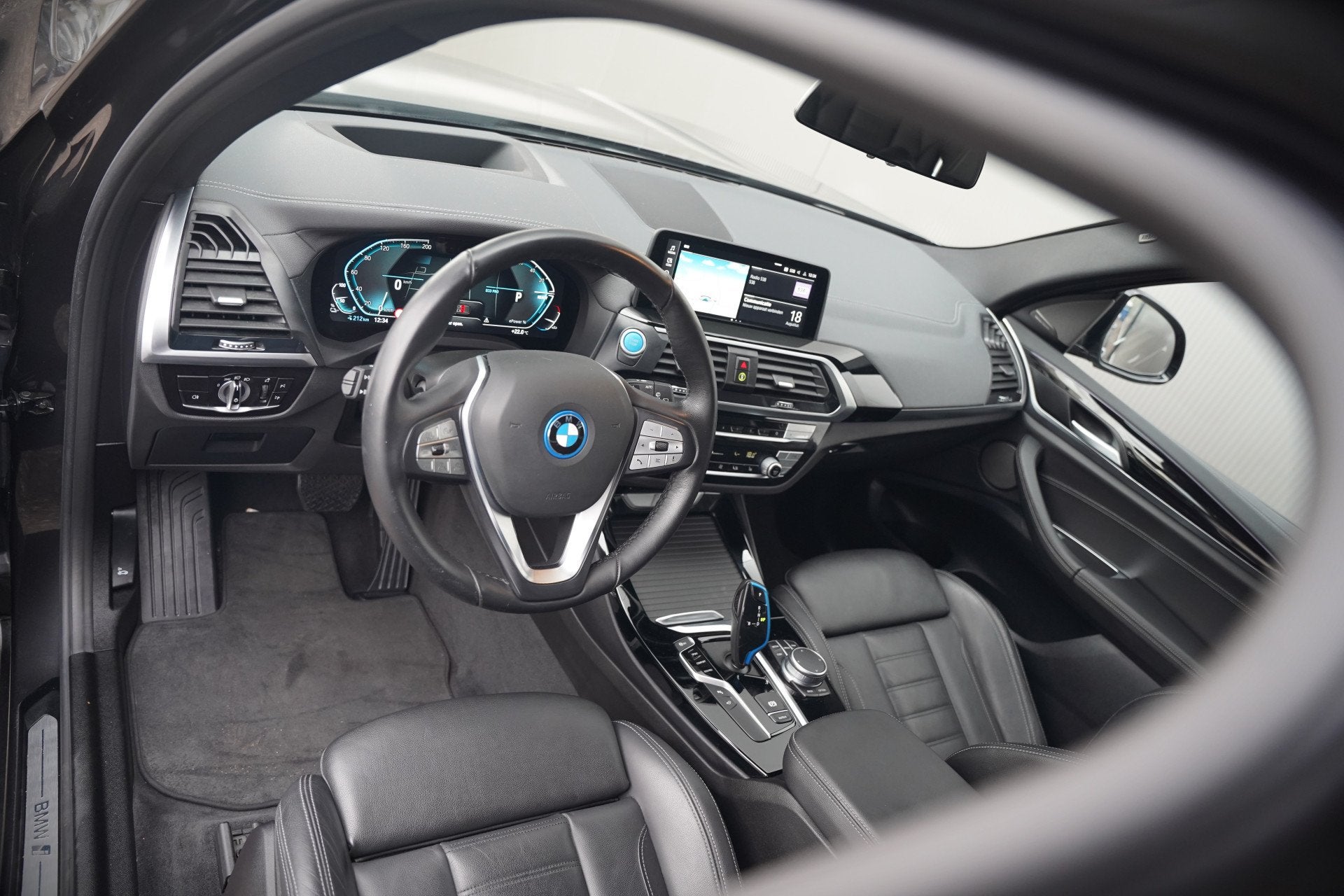 BMW iX3 High Executive 80 kWh | Panoramadak | Harman Kardon, Automaat, Achterwielaandrijving, Gebruikt, IX3