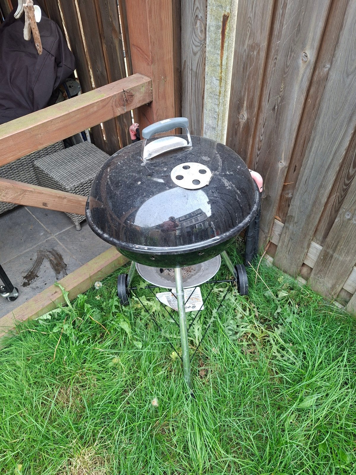 Gebruikte weber houtskool barbecue op wielen, Ophalen, Gebruikt
