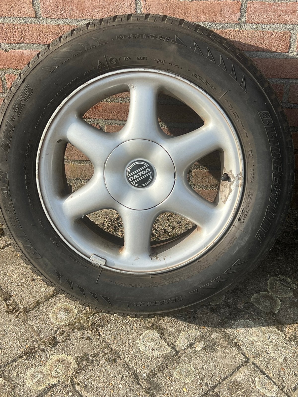 Volvo 15 inch velgen met Bridgestone Blizzak winterbanden, Ophalen, Gebruikt, 15 inch, Banden en Velgen