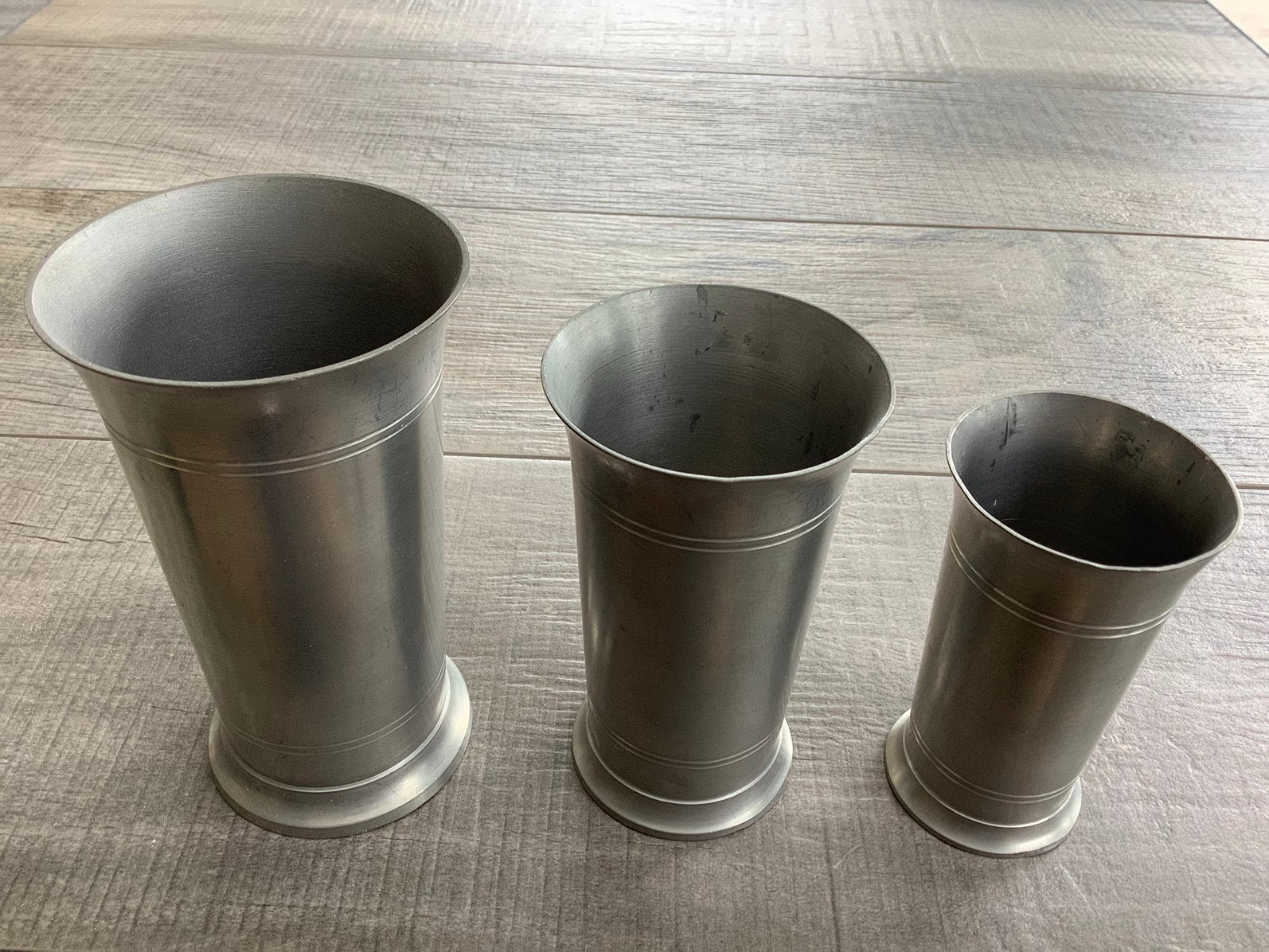 Drie bekers, vaasje, van tin, Antiek en Kunst, Ophalen