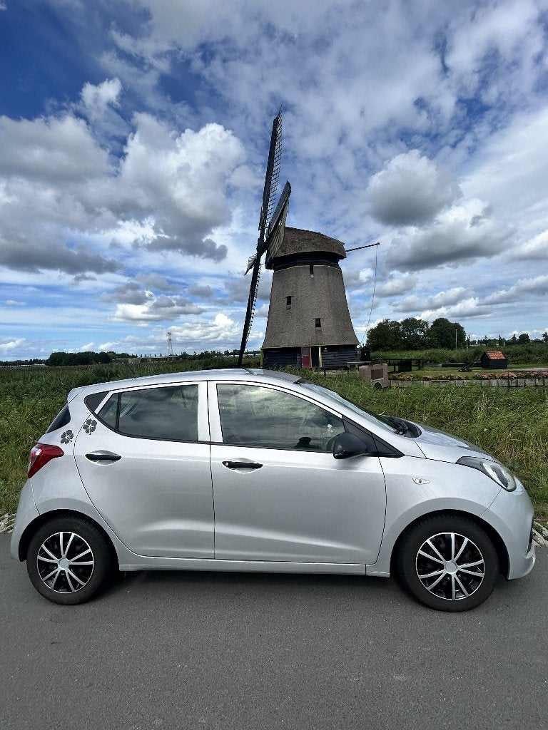 Hyundai i10 1.0i 66pk 2014 Grijs, Auto's, Euro 5, 31 €/maand, Origineel Nederlands, Handgeschakeld