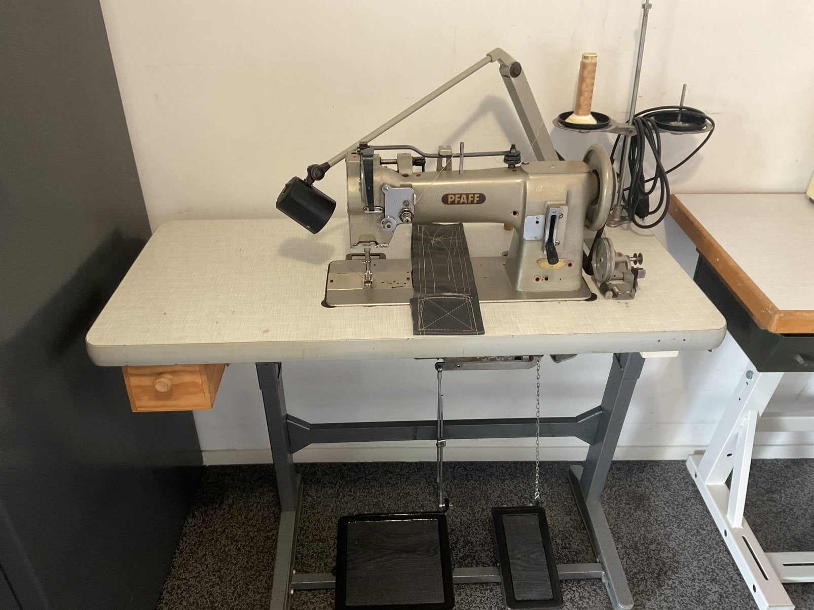 Te koop Pfaff leermachine, Hobby en Vrije tijd, Naaimachines en Toebehoren, Pfaff, Ophalen of Verzenden, Industrieel, Naaimachine