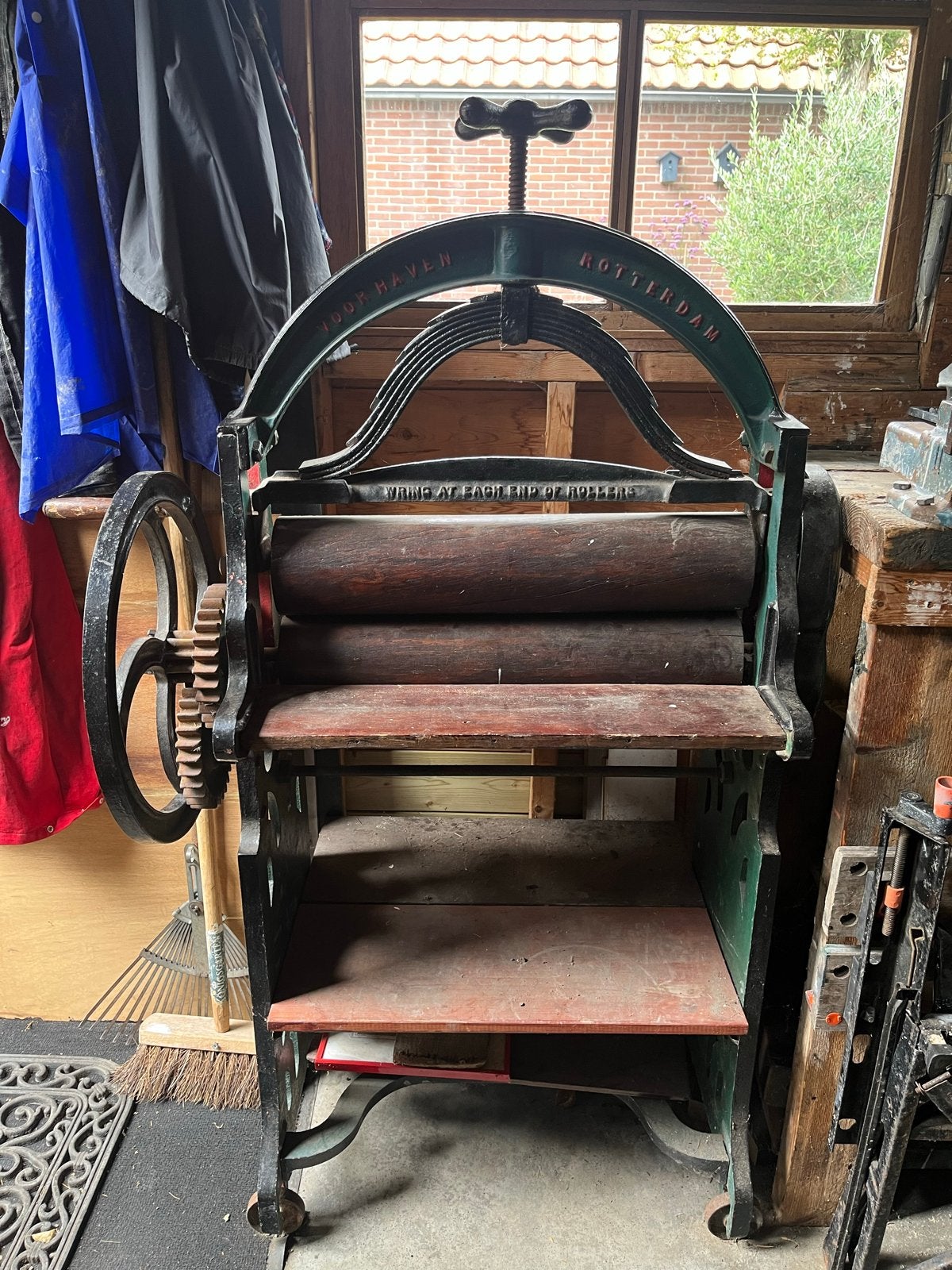 Antieke Gietijzeren Mangel (Wringer) met Houten Rollen, Ophalen