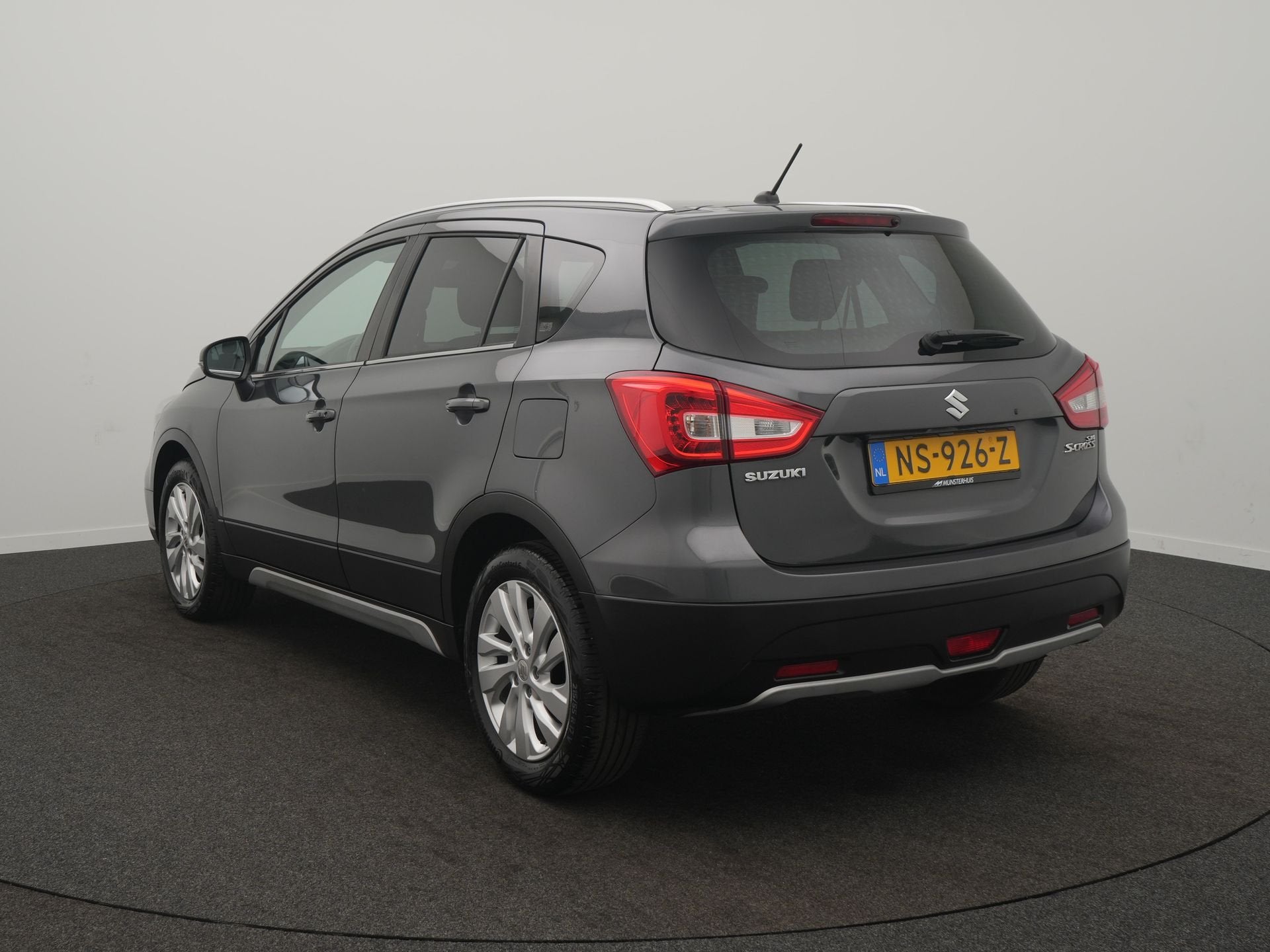Suzuki S-Cross 1.0 Boosterjet Exclusive - RIJKLAARPRIJS - Ac, Voorwielaandrijving, 12 maanden, Stof, 400 kg