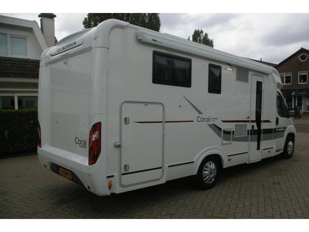 Adria Coral Supreme S 690 SC Queensbed, Garage, Alde, Caravans en Kamperen, Campers, Luifel, Fiat, Vloeistofverwarming, Bedrijf