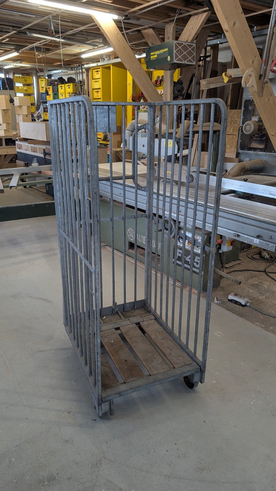 Robuuste metalen rolcontainer met houten bodem kar post tnt, Ophalen