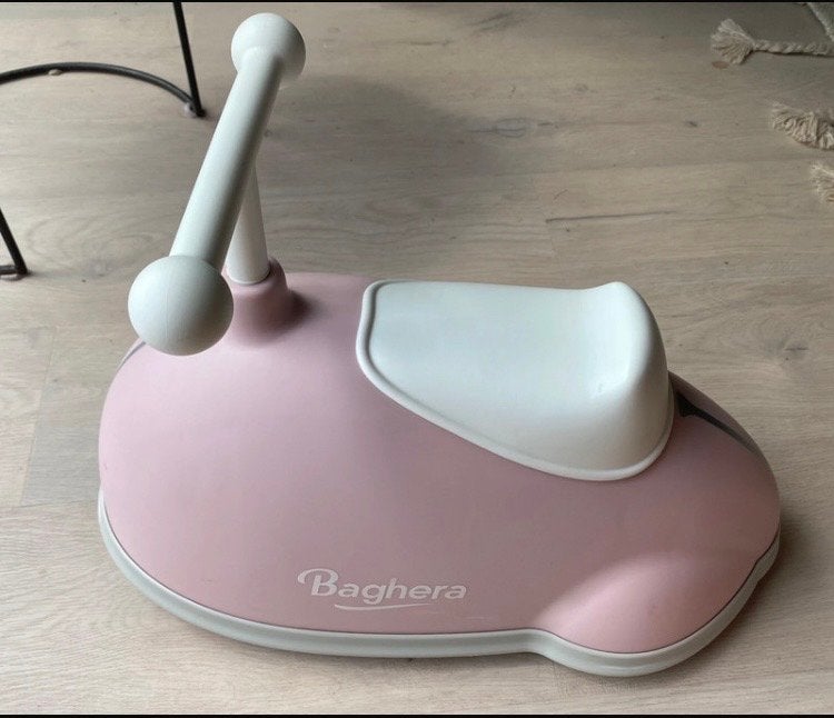 Baghera Twister loopauto roze - Zo goed als nieuw, Ophalen of Verzenden, Zo goed als nieuw, Auto, Met wieltjes