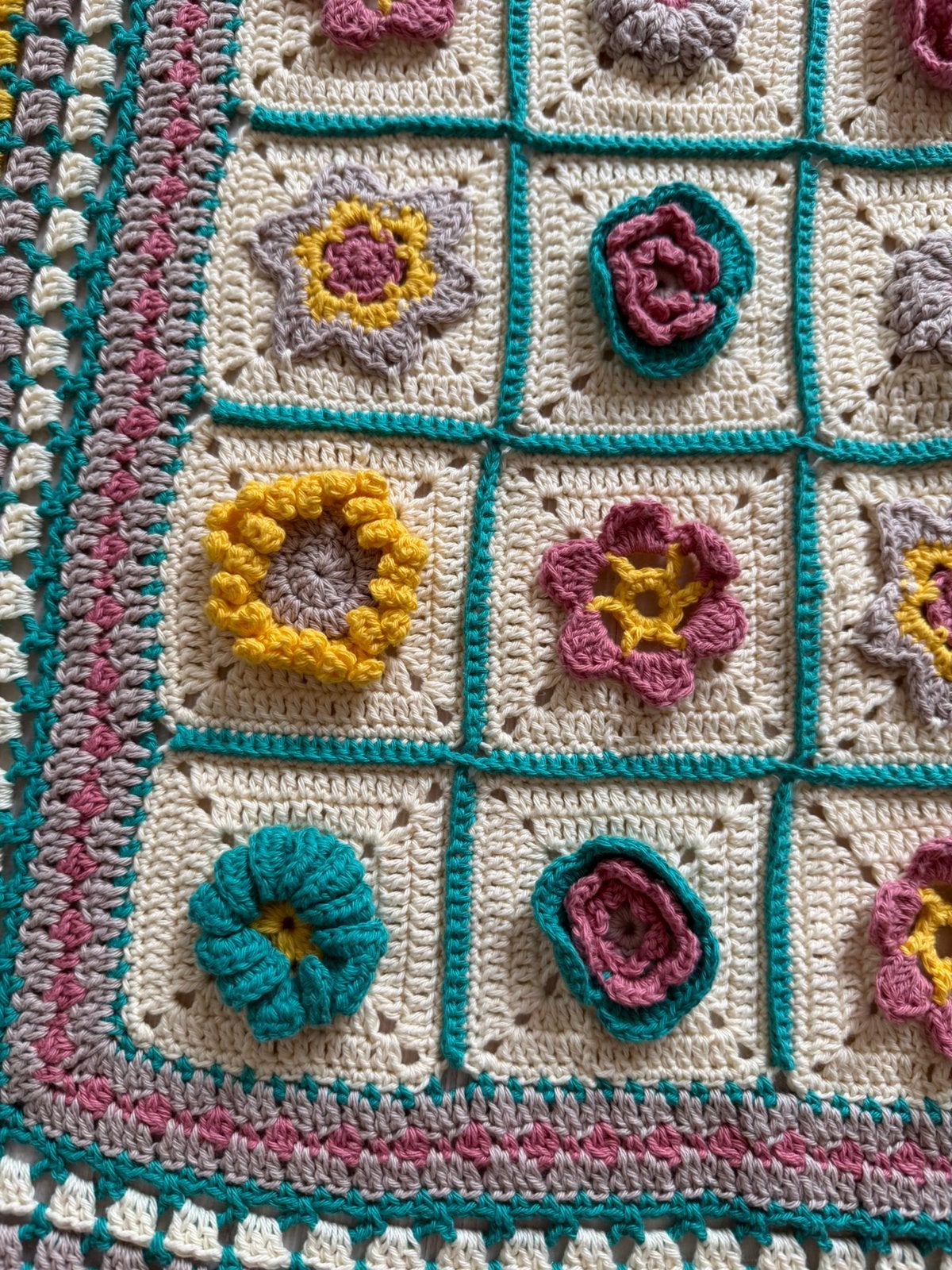Handgehaakte katoenen babydeken 95 x 70 cm, Kinderen en Baby's, Ophalen of Verzenden, Nieuw, Wieg