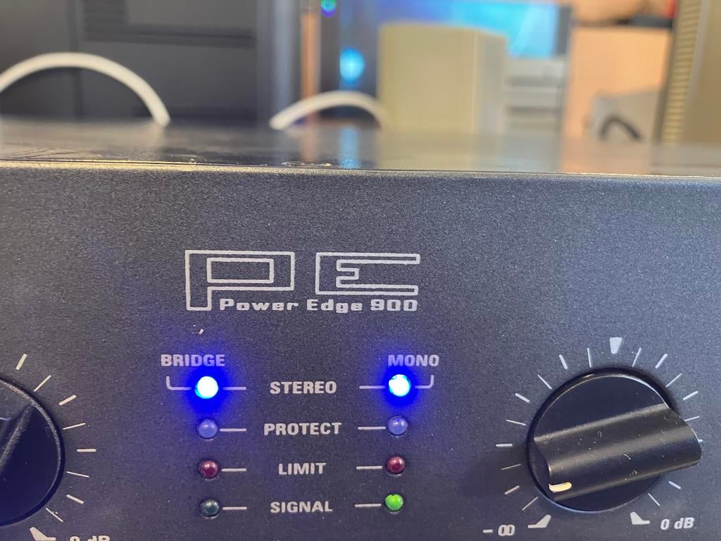 SYNQ PE-900 Power Edge 900 Versterker - 2x450Wrms/4R, Audio, Tv en Foto, Gebruikt, 120 watt of meer, Stereo, Ophalen