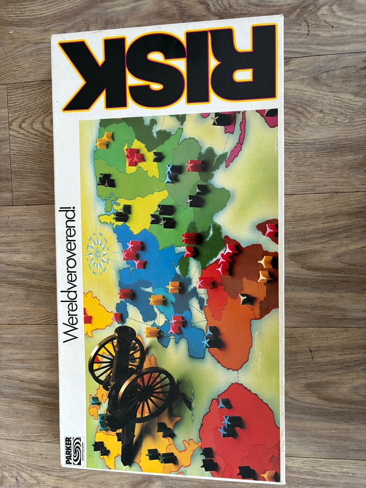 Risk Bordspel - Wereldveroverend! Klassieke Editie, Vijf spelers of meer, Ophalen of Verzenden, Zo goed als nieuw