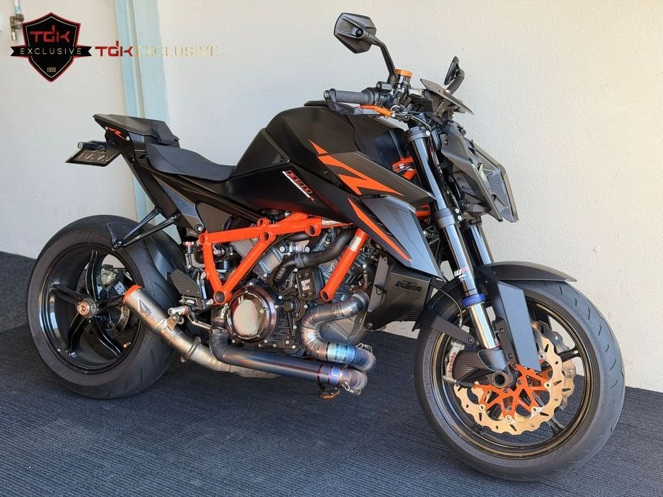 KTM 1390 SUPERDUKE R EVO AUSTIN RACING 1290 SUPER DUKE, Motoren, 2 cilinders, KTM, Motorrijbewijs A, Bedrijf