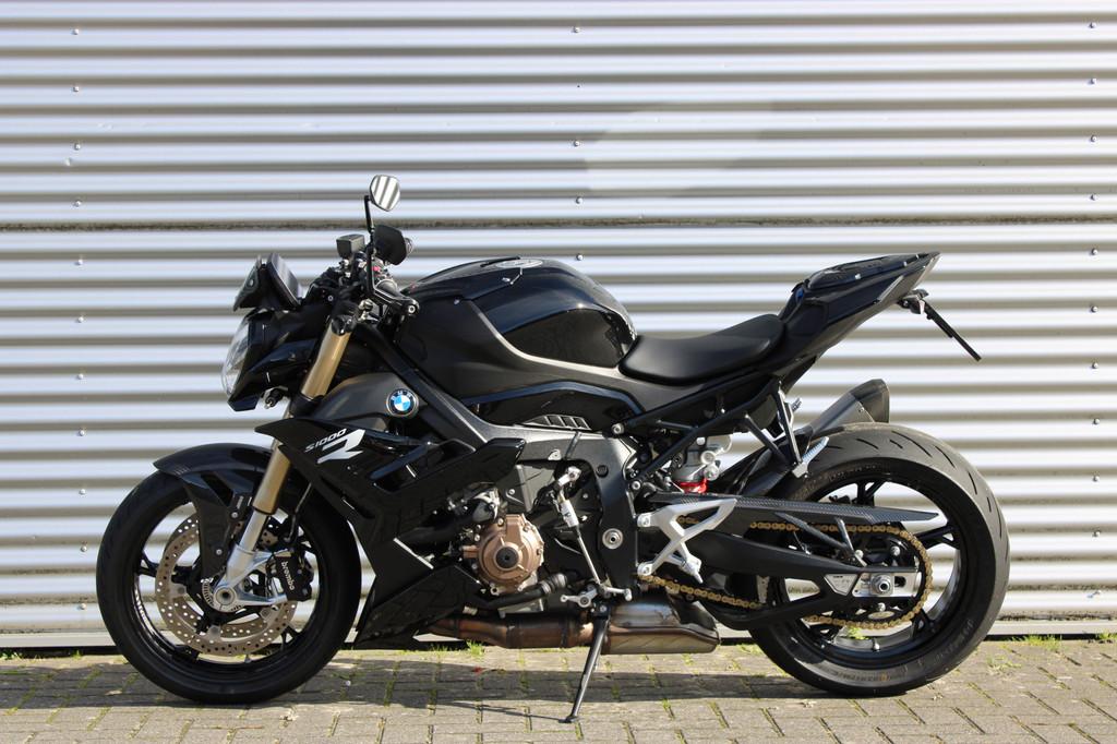 BMW S 1000 R | Akrapovic | Carbon | Nieuwstaat (bj 2023), Verkoop.motorrad@oostland-enschede.nl, Handvatverwarming, Spaansland 10
7543BG  ENSCHEDE, NL