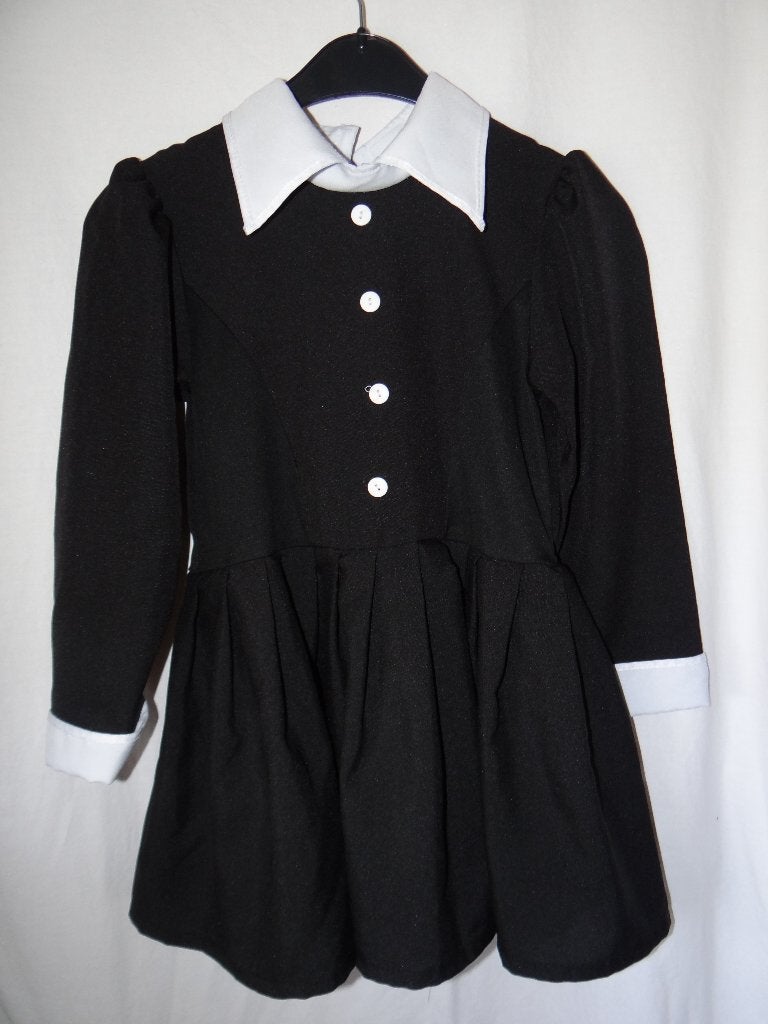 Leuk zwart/wit WEDNESDAY/ADDAMS FAMILY jurk -Dutch Comic con, Ophalen of Verzenden, Gebruikt, 122 t/m 128, Meisje