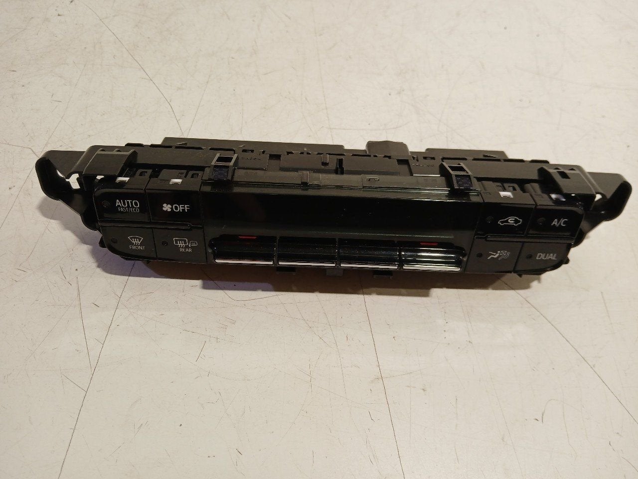 Bedieningspaneel kachel Toyota Prius, Auto-onderdelen, Onderdelen@venauto.nl, Van der Ven Autorecycling B.V., Gebruikt, Ettenseweg 76, 4706 PB Roosendaal, The Netherlands