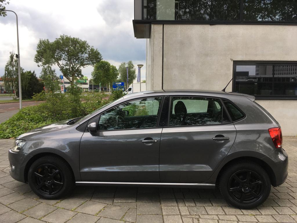 Volkswagen Polo 1.2 TSI 66KW 2013 Grijs, Auto's, Volkswagen, Voorwielaandrijving, Euro 5, 40 €/maand, Zwart