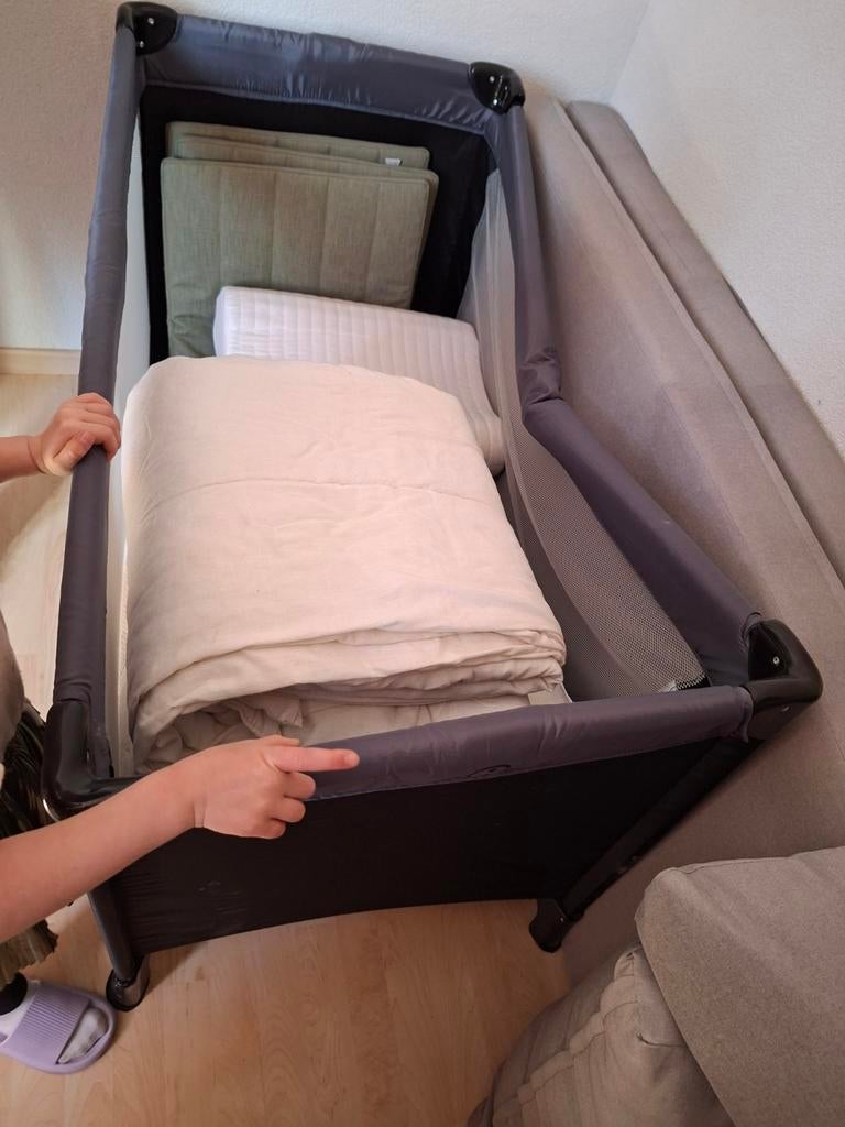 Compact campingbedje/box - Ideaal voor reizen, Kinderen en Baby's, Ophalen of Verzenden, Gebruikt, Rechthoekig