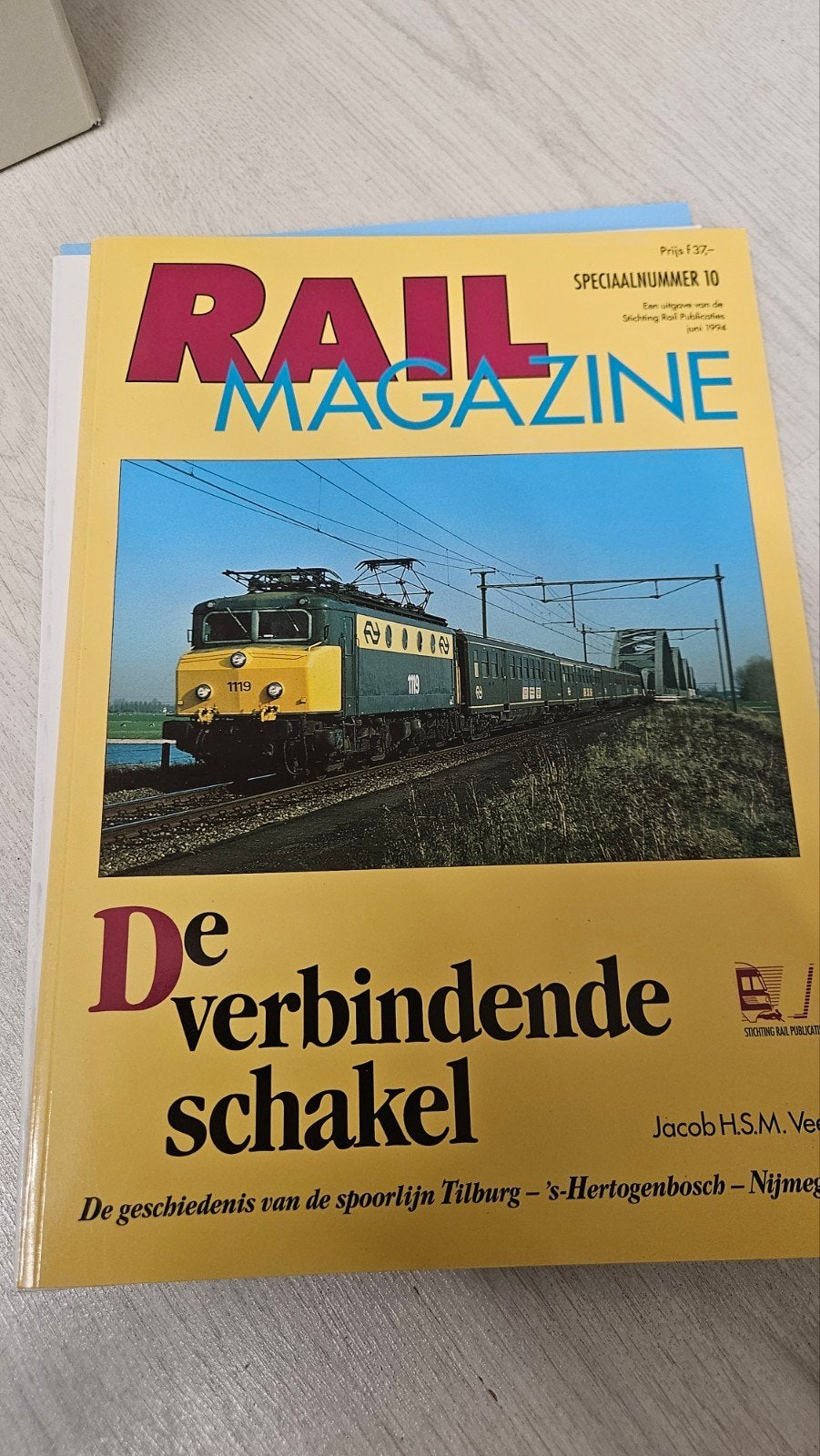 Rail Magazine Speciaalnummer 10: De Verbindende Schakel, Ophalen of Verzenden, Gelezen, Jacob H.S.M. Vee, Trein