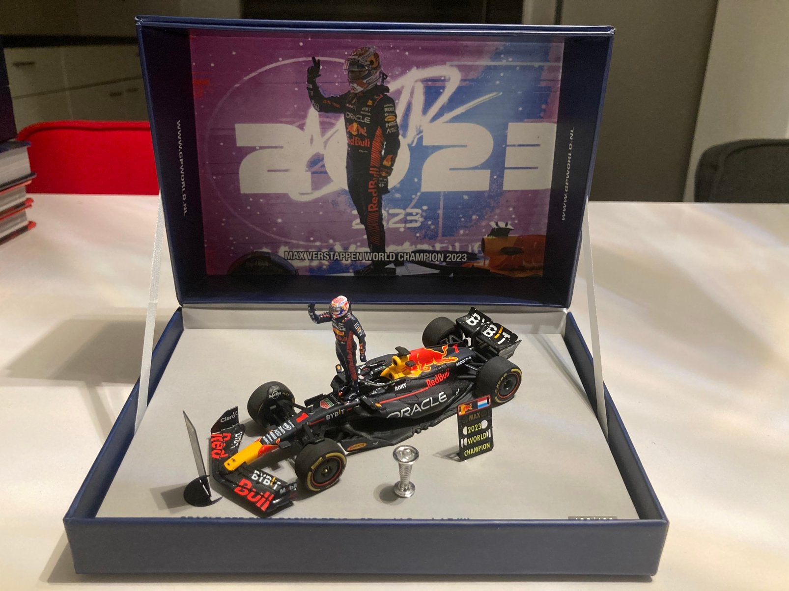 Max Verstappen gpworld box world champion 2023, Verzamelen, Ophalen of Verzenden, Nieuw, Formule 1