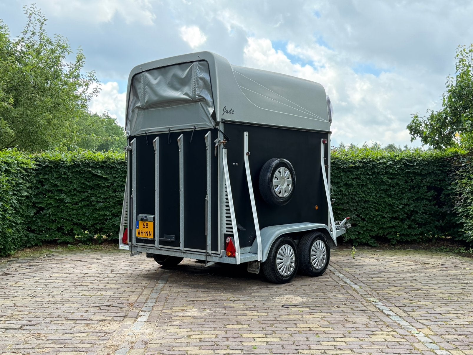 Nette 2 paards xxtrail met aluminium bodem en zadelkamer, Dieren en Toebehoren, Ophalen, Zo goed als nieuw, 2-paards trailer, Xxtrail