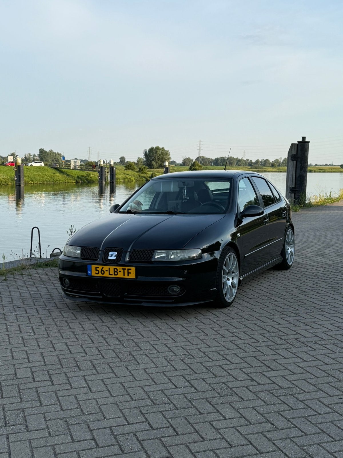 Seat Leon 1.8 20VT 220pk 2002 Zwart, Voorwielaandrijving, 4 cilinders, 1264 kg, Zwart