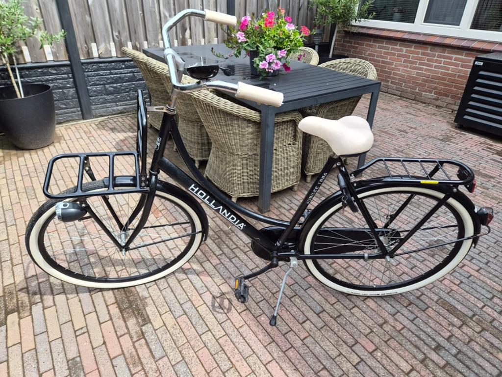 Hollandia omafiets met nieuwe banden en goede verlichting, Ophalen