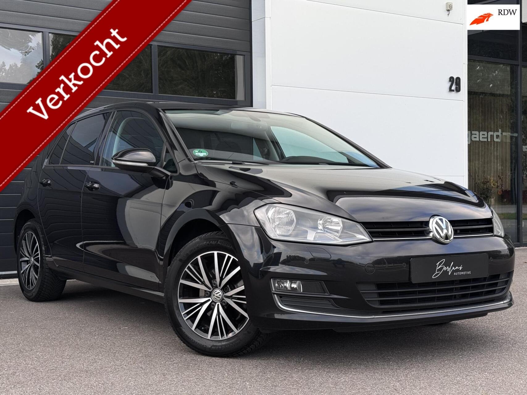 Volkswagen Golf 1.2 TSI Allstar AUTOMAAT|Camera|Stoelverw!, Dealer onderhouden, Stof, Gebruikt, Zwart